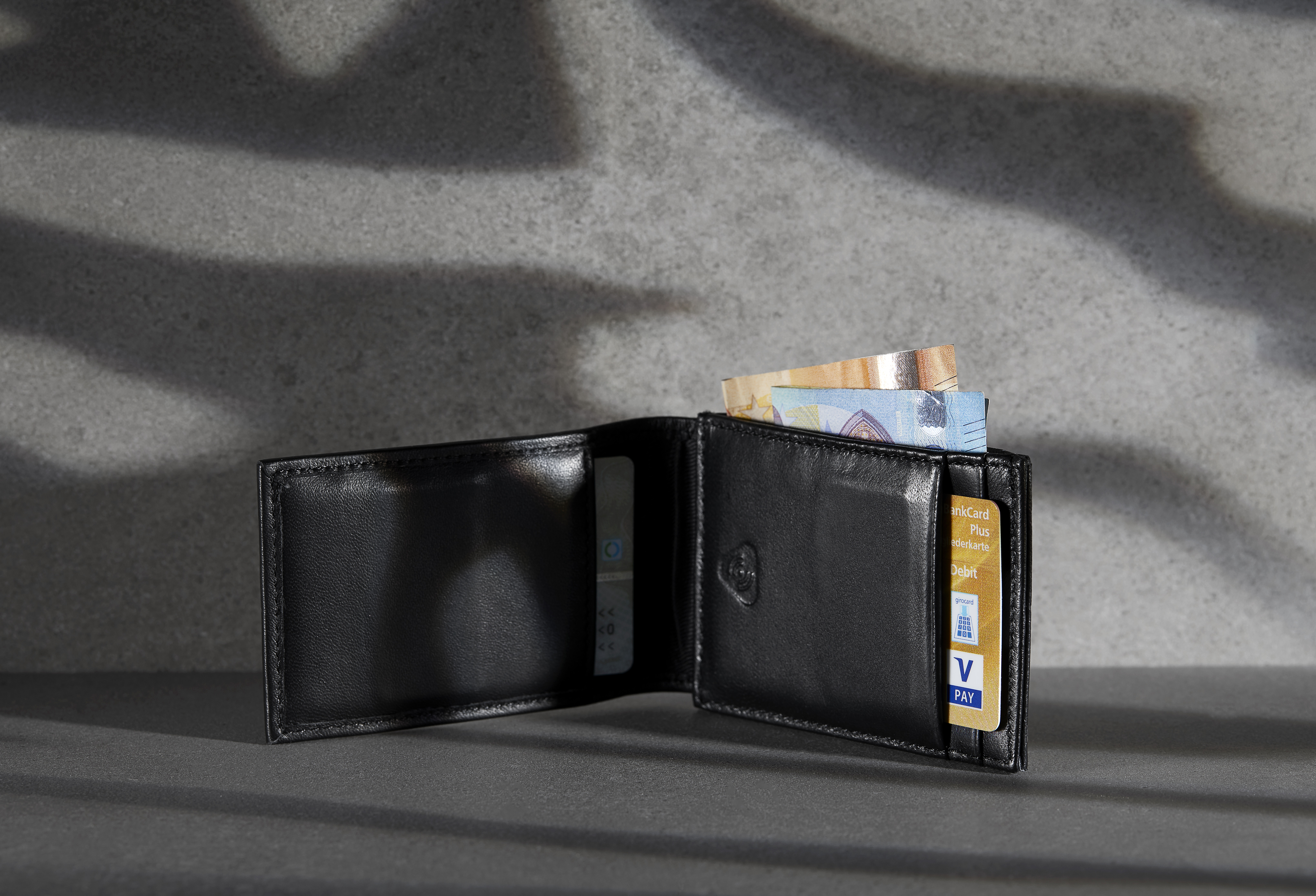 SNAP! Magnetic RFID leather wallet for credit cards